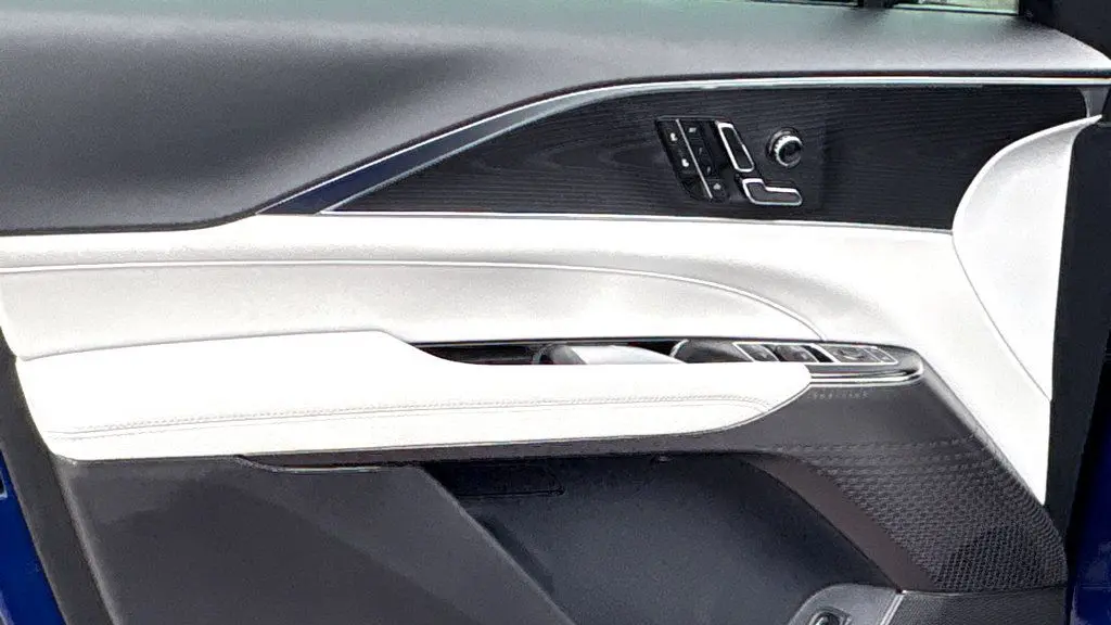 2025 Cadillac LYRIQ Sport 1