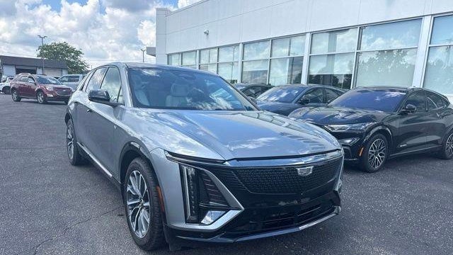 2024 Cadillac LYRIQ Sport 2
