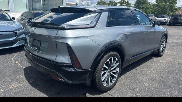 2024 Cadillac LYRIQ Sport 2