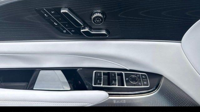 2024 Cadillac LYRIQ Sport 2