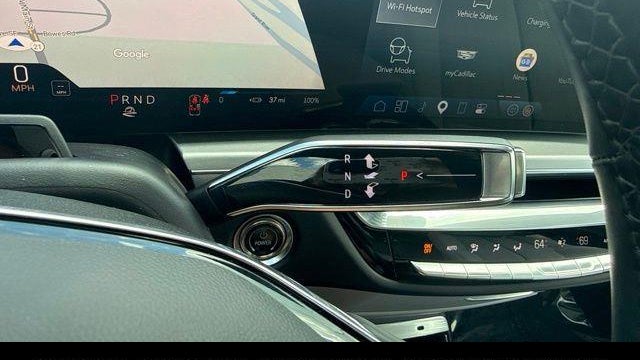 2024 Cadillac LYRIQ Sport 2