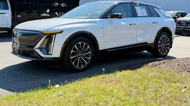 2025 Cadillac LYRIQ Sport 2