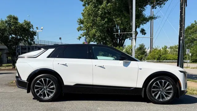 2025 Cadillac LYRIQ Sport 2