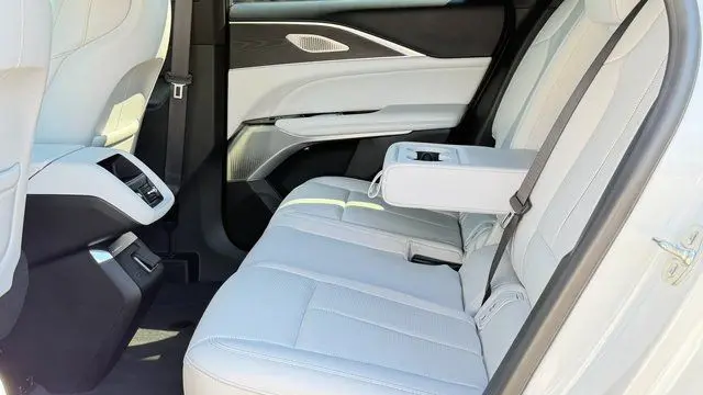 2025 Cadillac LYRIQ Sport 2