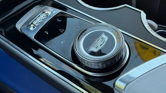 2025 Cadillac LYRIQ Sport 2