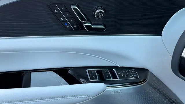 2025 Cadillac LYRIQ Sport 2