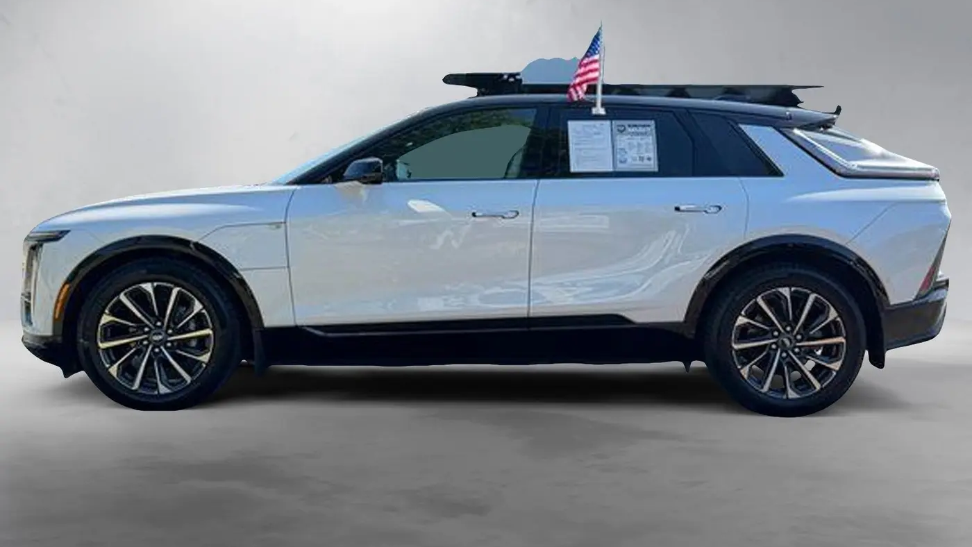 2025 Cadillac LYRIQ Sport 2