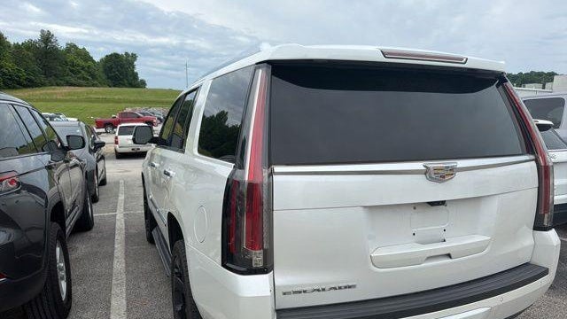 2017 Cadillac Escalade Luxury