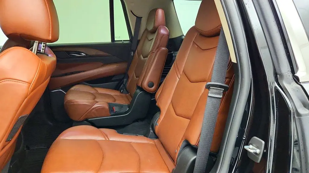 2020 Cadillac Escalade - $35,995