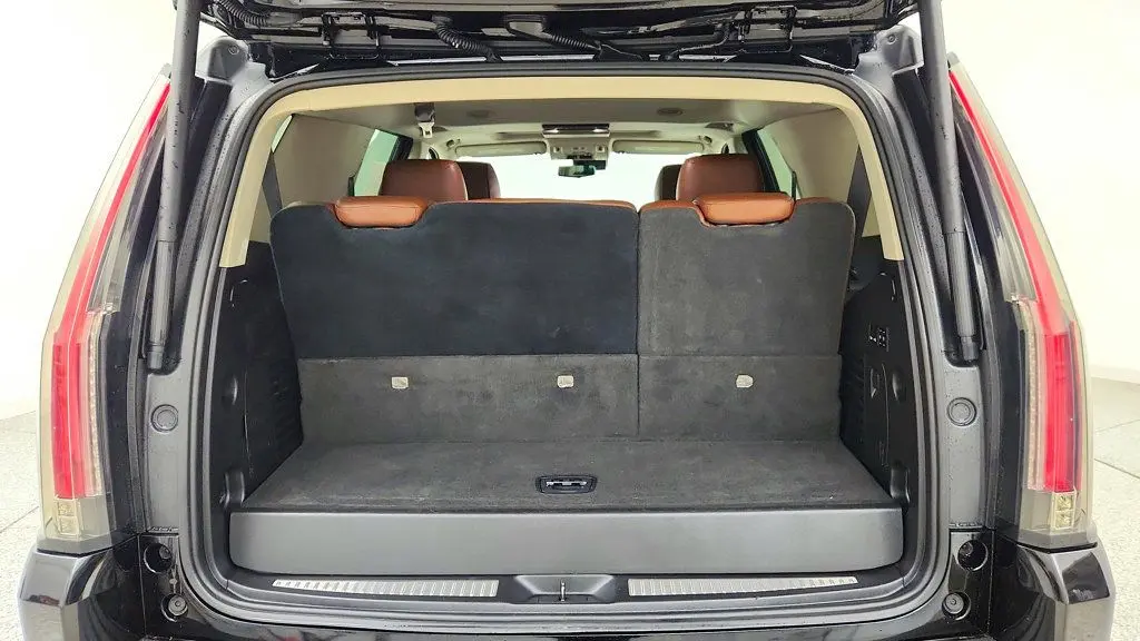 2020 Cadillac Escalade - $35,995