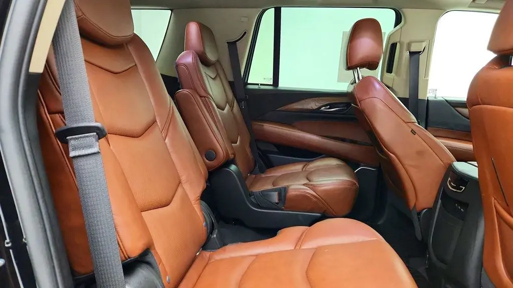 2020 Cadillac Escalade - $35,995