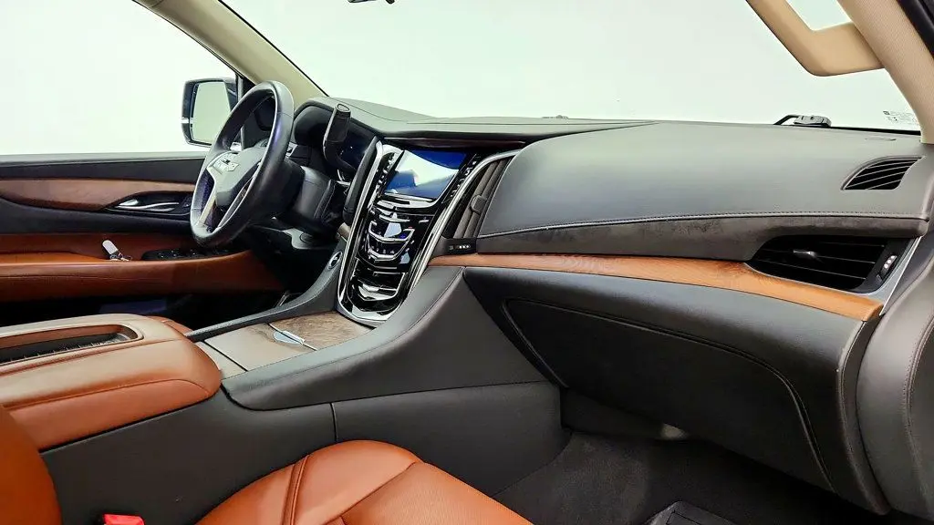 2020 Cadillac Escalade - $35,995
