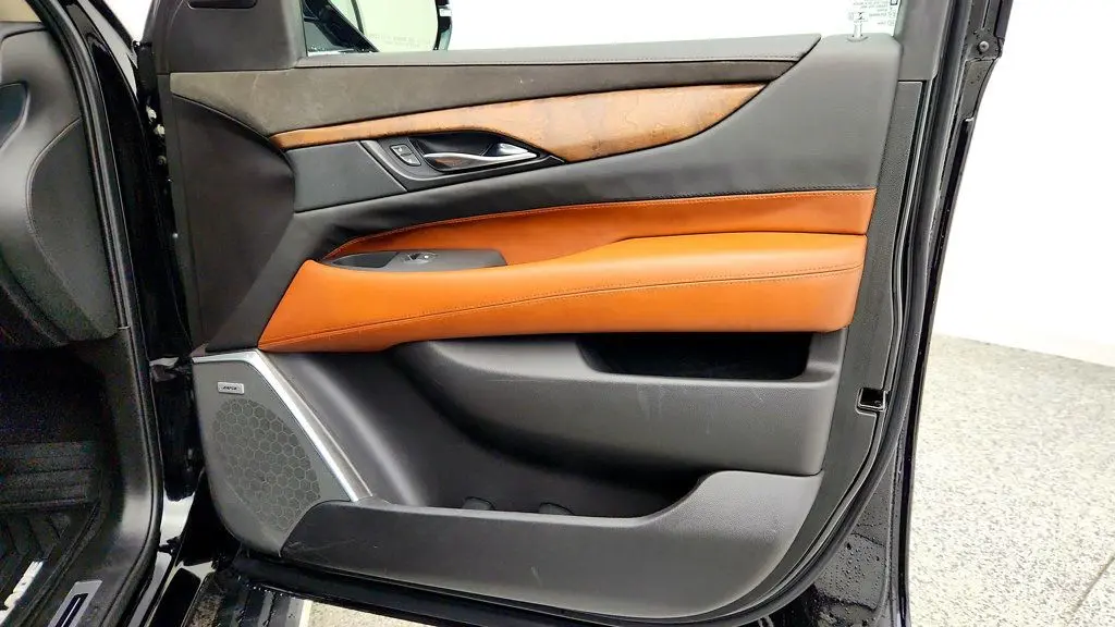2020 Cadillac Escalade - $35,995