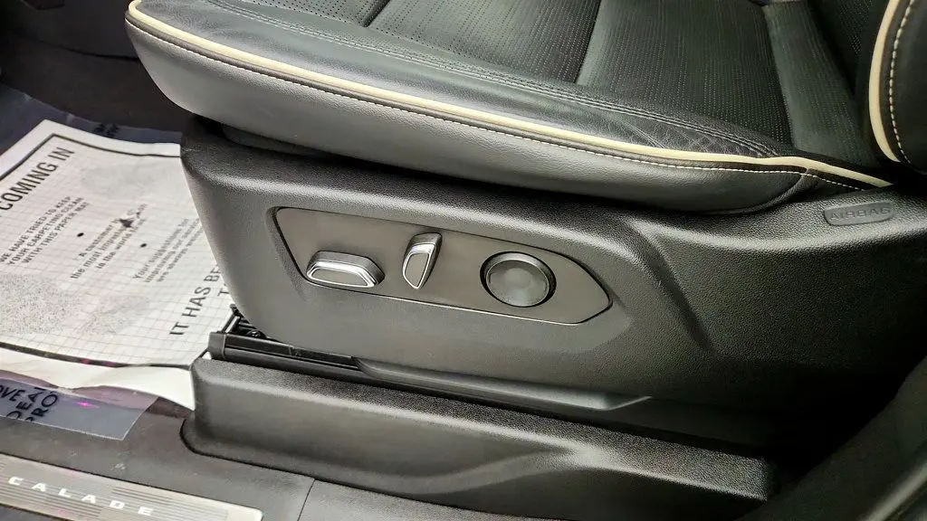 2022 Cadillac Escalade - $59,995