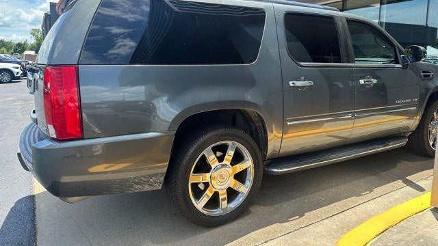 2011 Cadillac Escalade ESV Luxury