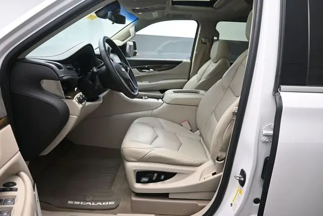 2018 Cadillac Escalade - $25,999