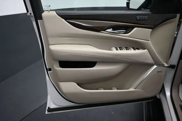 2018 Cadillac Escalade - $25,999