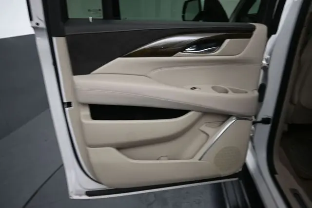 2018 Cadillac Escalade - $25,999