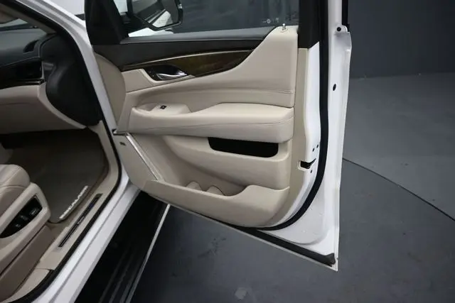 2018 Cadillac Escalade - $25,999