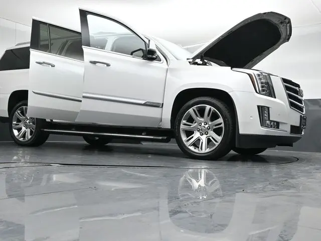 2018 Cadillac Escalade - $25,999