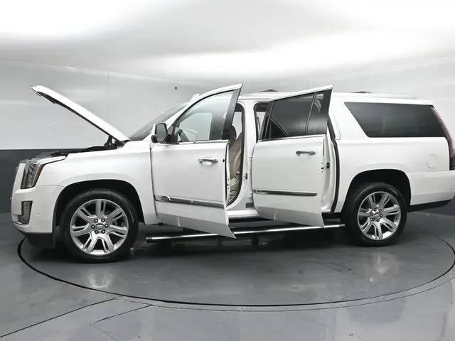 2018 Cadillac Escalade - $25,999