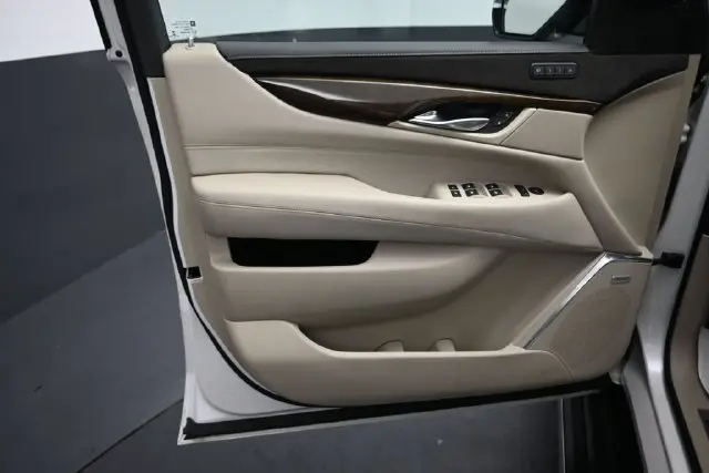2018 Cadillac Escalade - $25,750