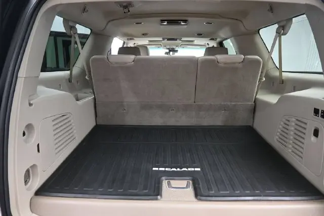 2018 Cadillac Escalade - $25,750