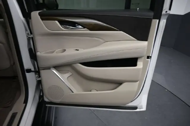 2018 Cadillac Escalade - $25,750