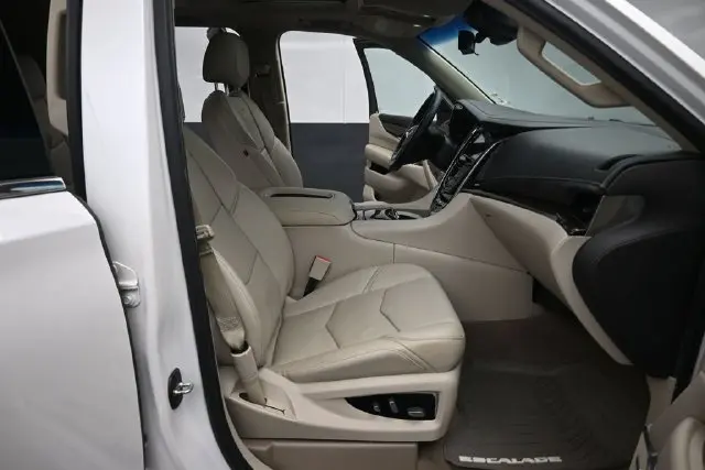2018 Cadillac Escalade - $25,750