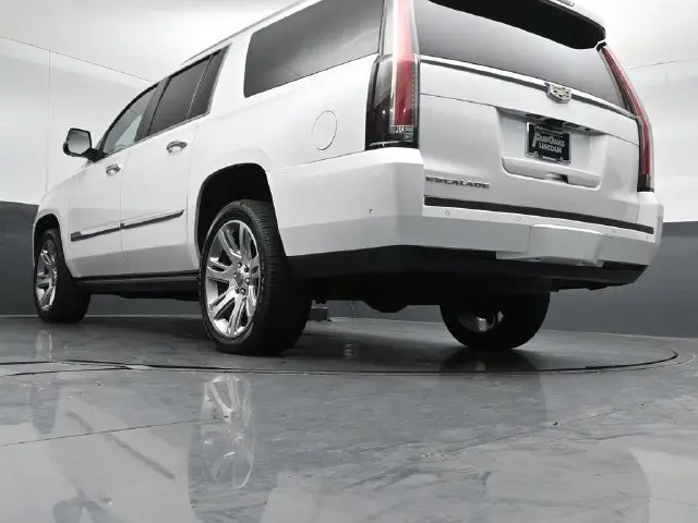 2018 Cadillac Escalade - $25,750
