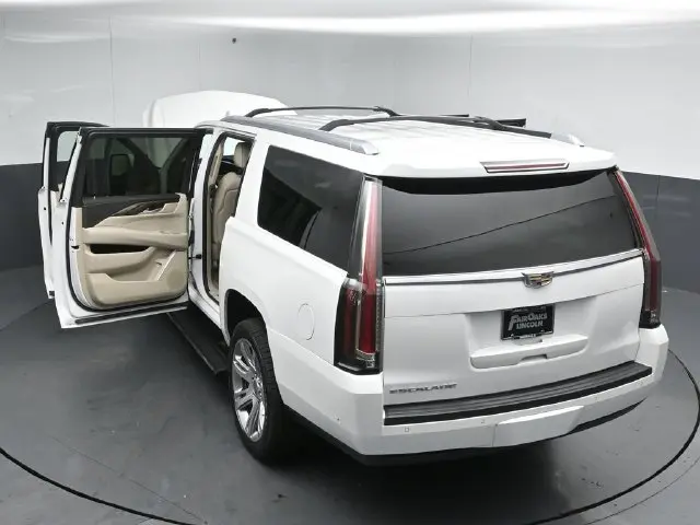 2018 Cadillac Escalade - $25,750