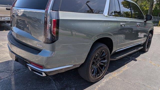 2024 Cadillac Escalade ESV Premium Luxury