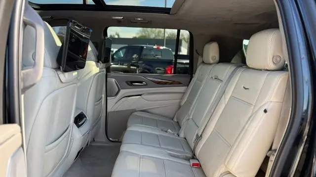 2023 Cadillac Escalade ESV Premium Luxury Platinum