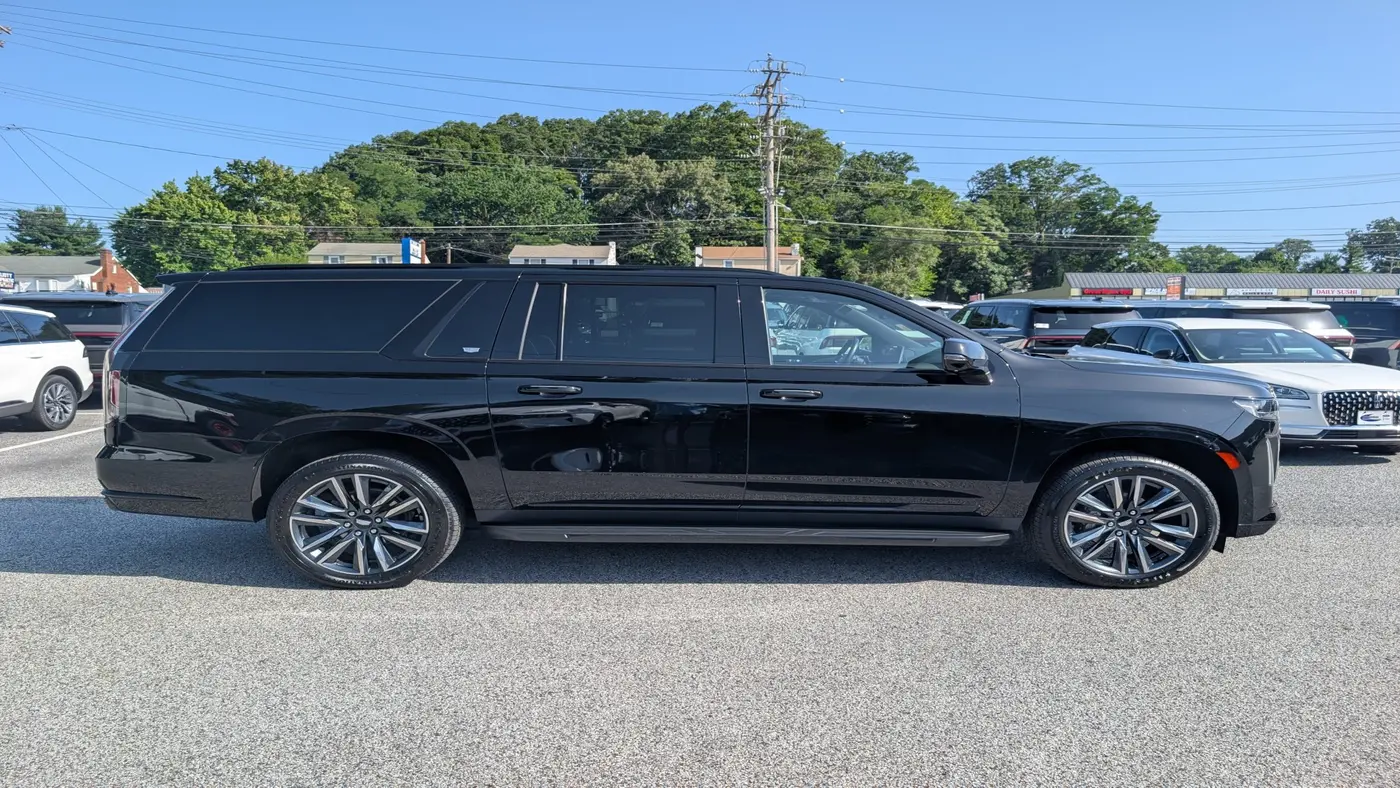 2022 Cadillac Escalade ESV Sport