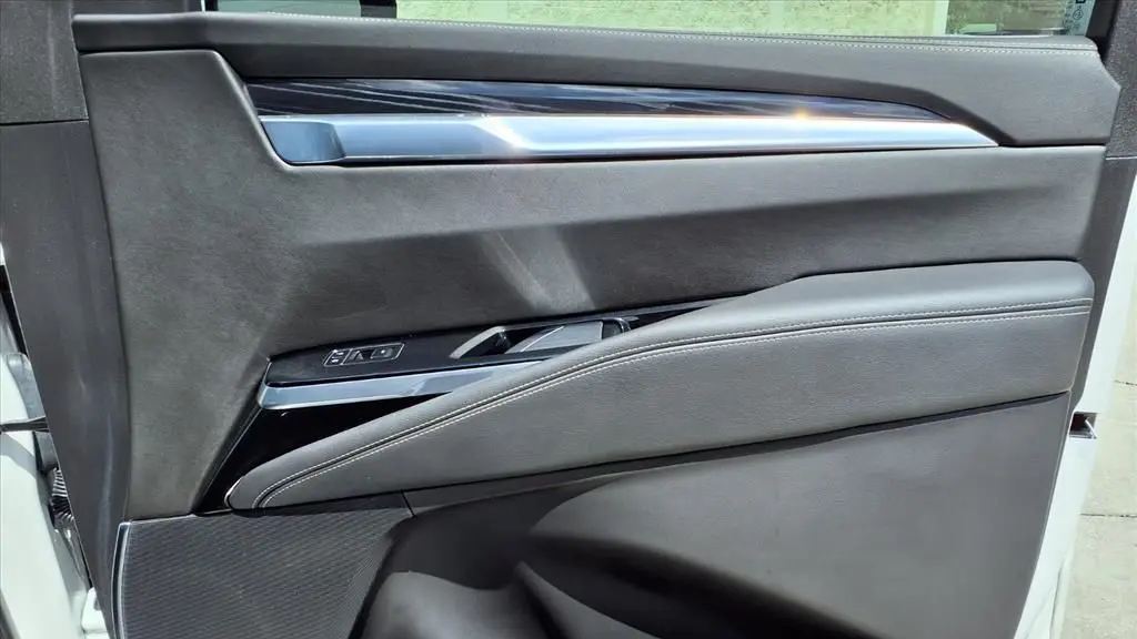 2025 Cadillac Escalade ESV Sport