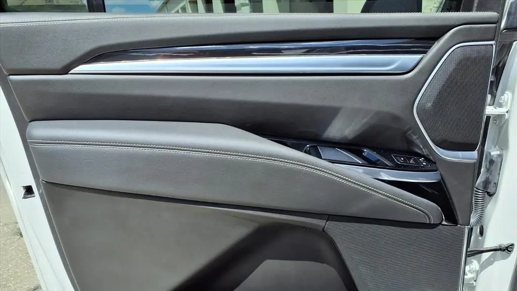 2025 Cadillac Escalade ESV Sport