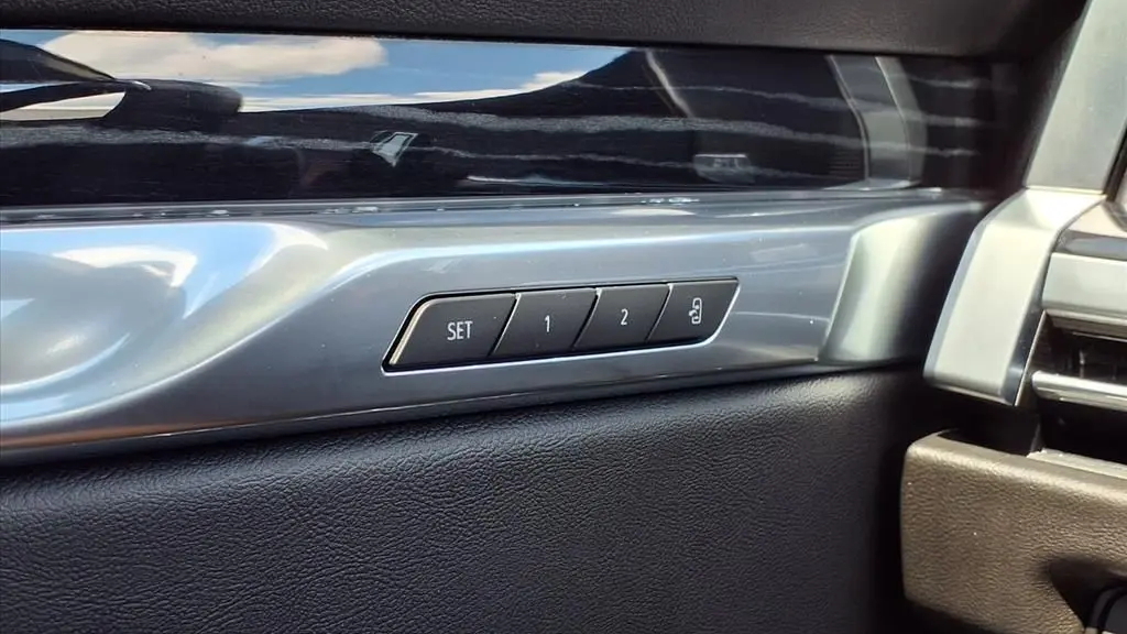2025 Cadillac Escalade ESV Sport