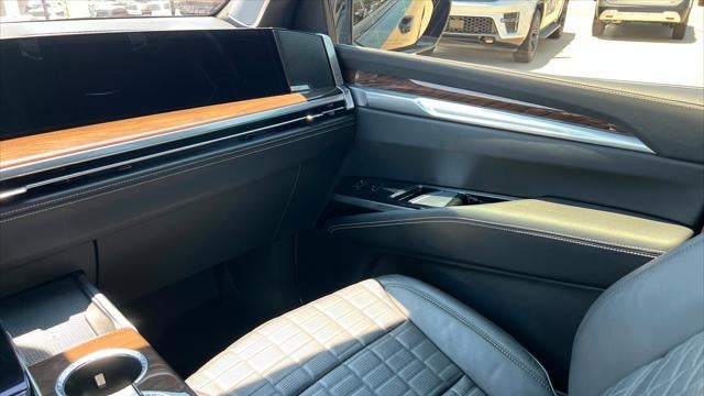 2025 Cadillac Escalade Sport Platinum