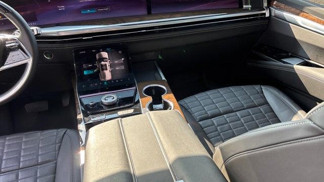 2025 Cadillac Escalade Sport Platinum