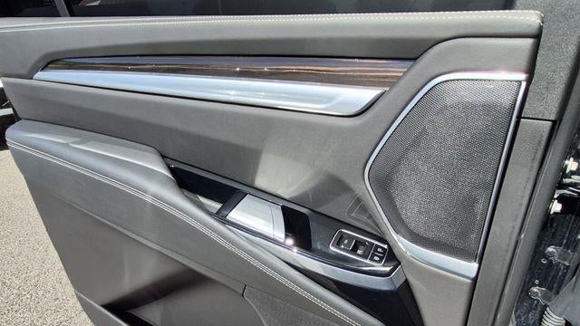 2025 Cadillac Escalade ESV Premium Luxury