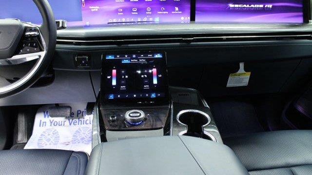 2025 Cadillac Escalade IQ Luxury 2
