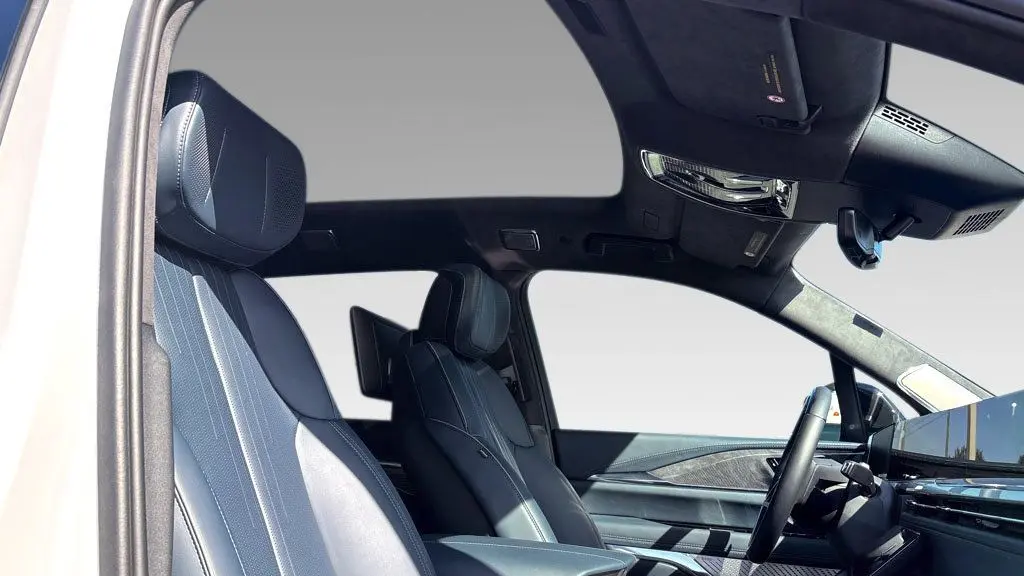 2025 Cadillac Escalade IQ Luxury 2