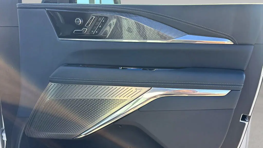 2025 Cadillac Escalade IQ Luxury 2