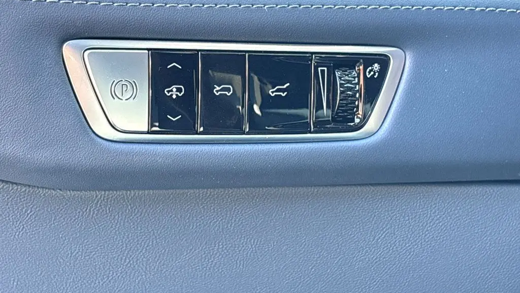 2025 Cadillac Escalade IQ Luxury 2