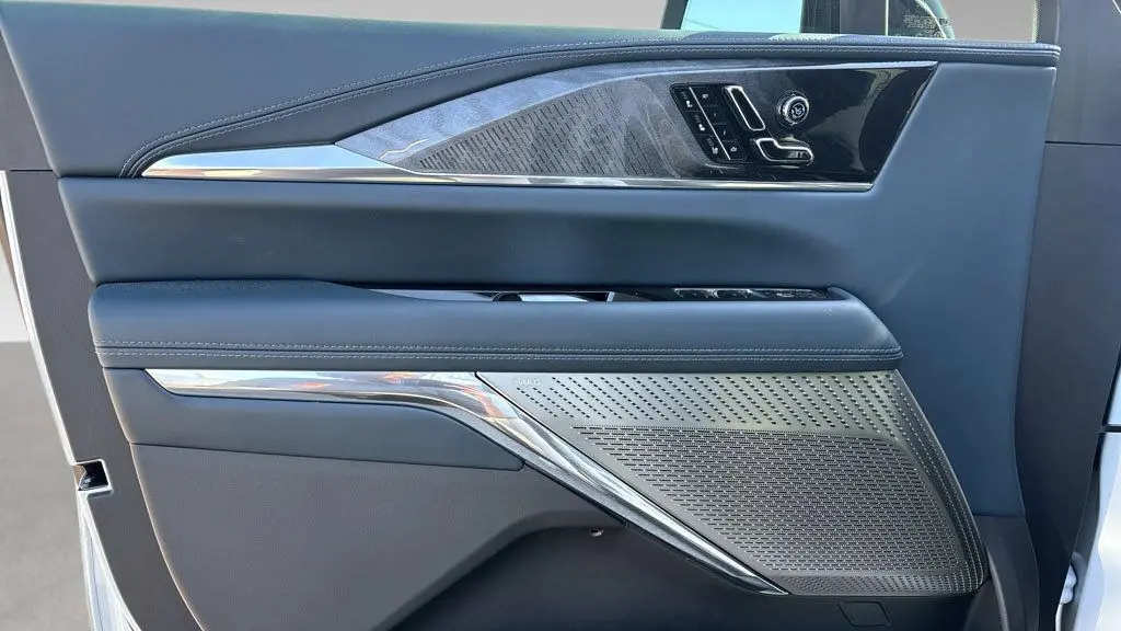 2025 Cadillac Escalade IQ Luxury 2