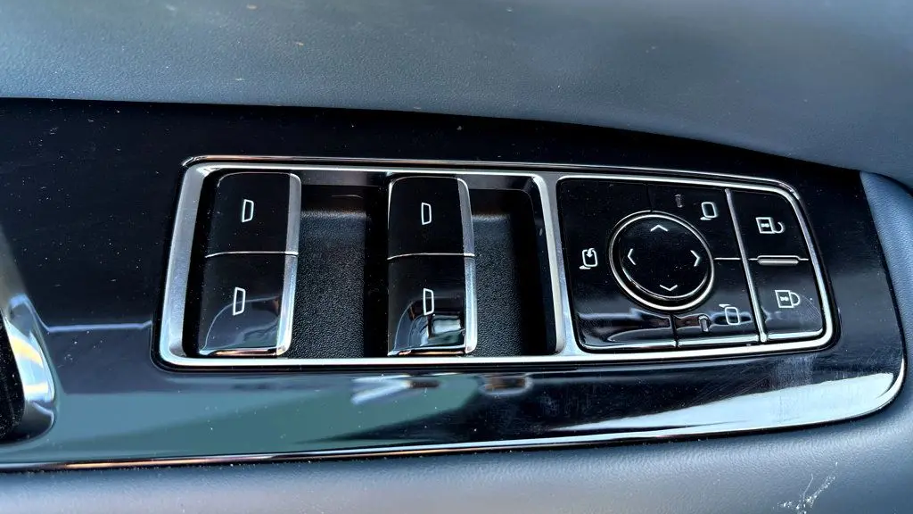 2025 Cadillac Escalade IQ Luxury 2