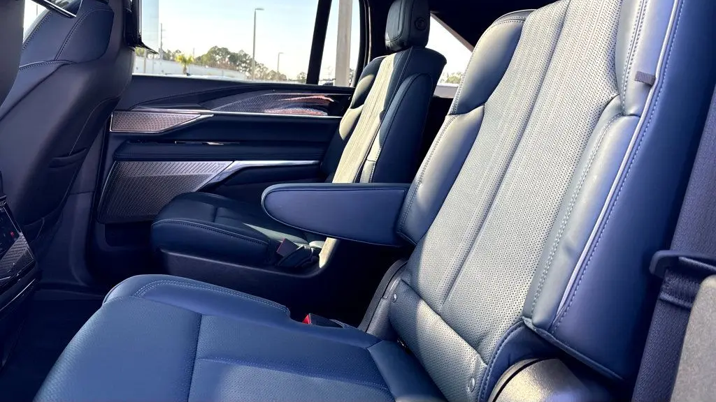 2025 Cadillac Escalade IQ Luxury 2