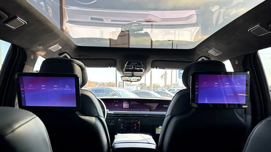 2025 Cadillac Escalade IQ Luxury 2