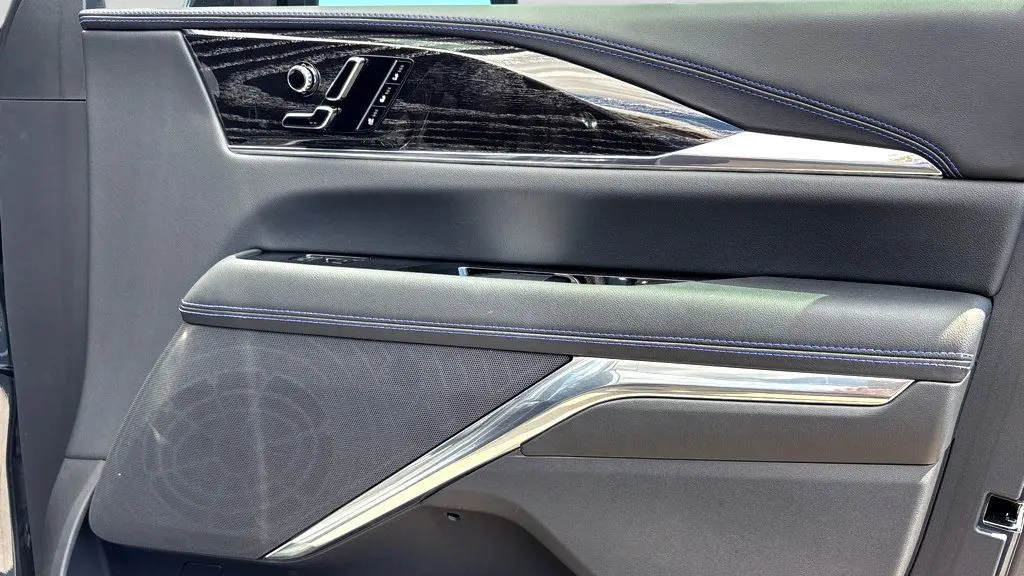 2025 Cadillac Escalade IQ Sport 1