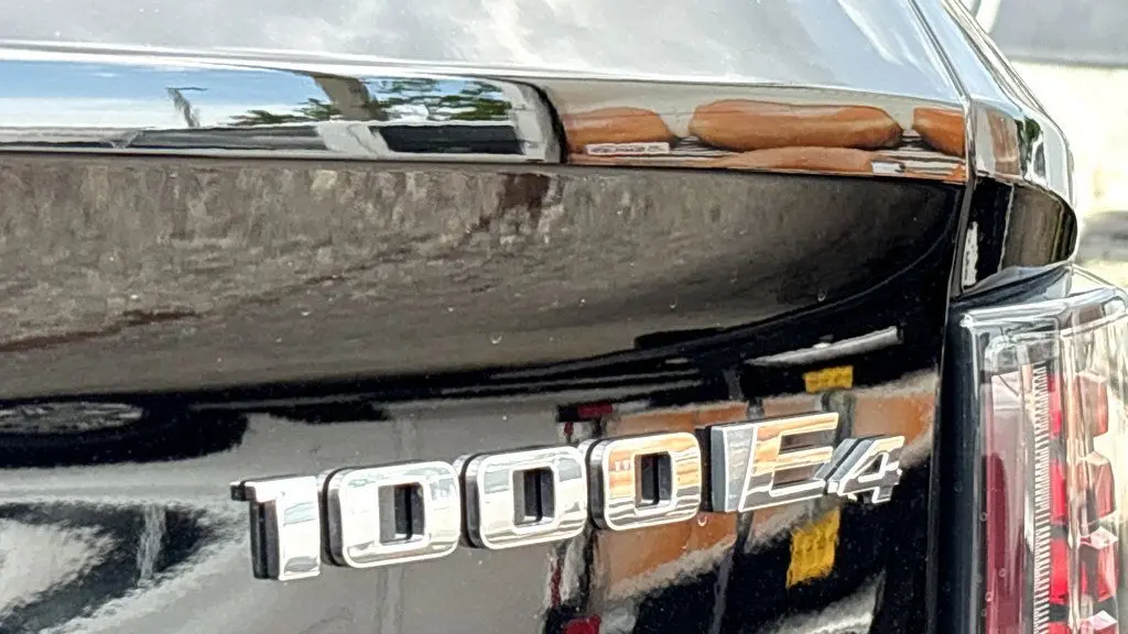 2025 Cadillac Escalade IQ Sport 2